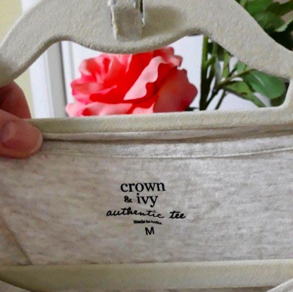 Crown & Ivy Christmas Puppy Reindeer shirt Size M - Picture 4 of 4